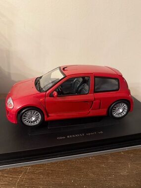 Rare 1:18 Renault Sport Clio V6 Diecast Model Car, Red Hatchback